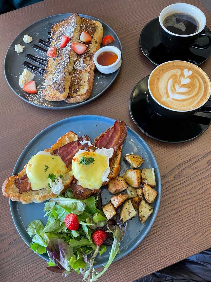 DeCourses Café in Etobicoke
