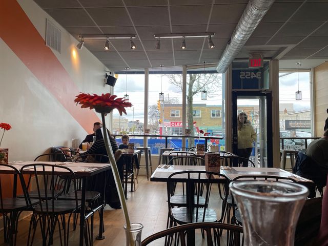 The dining room at 850 Degrees Pizzeria